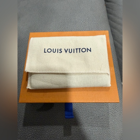 Louis Vuitton Monogram Card Holder - Picture 3 of 4
